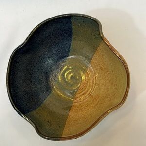 Pottery Glazed Fluted Bowl